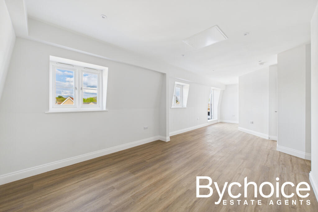 Sitting Room / Dining Area