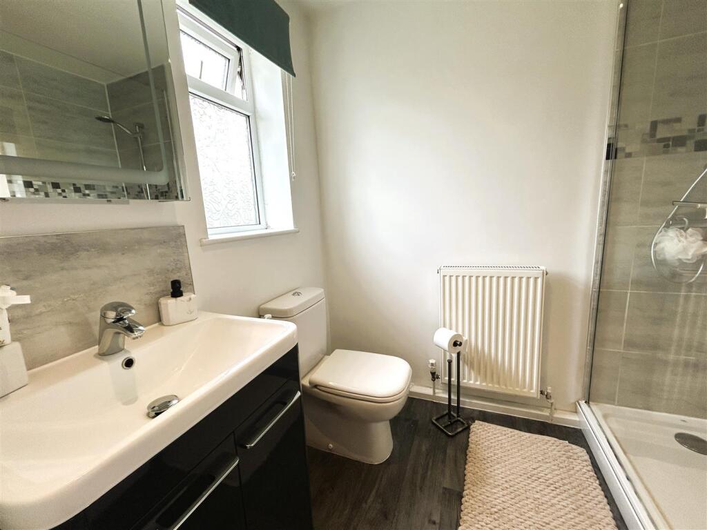 ensuite.JPG