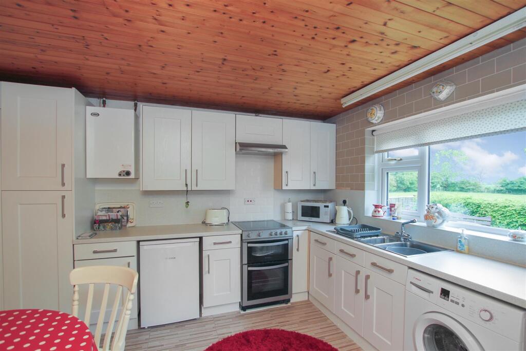Kitchen - b.JPG