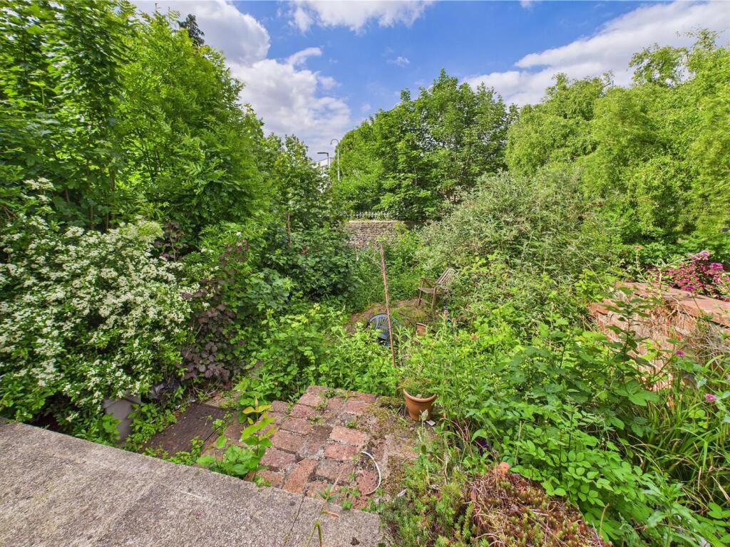 11 - Bed Victorian Terrace.jpg