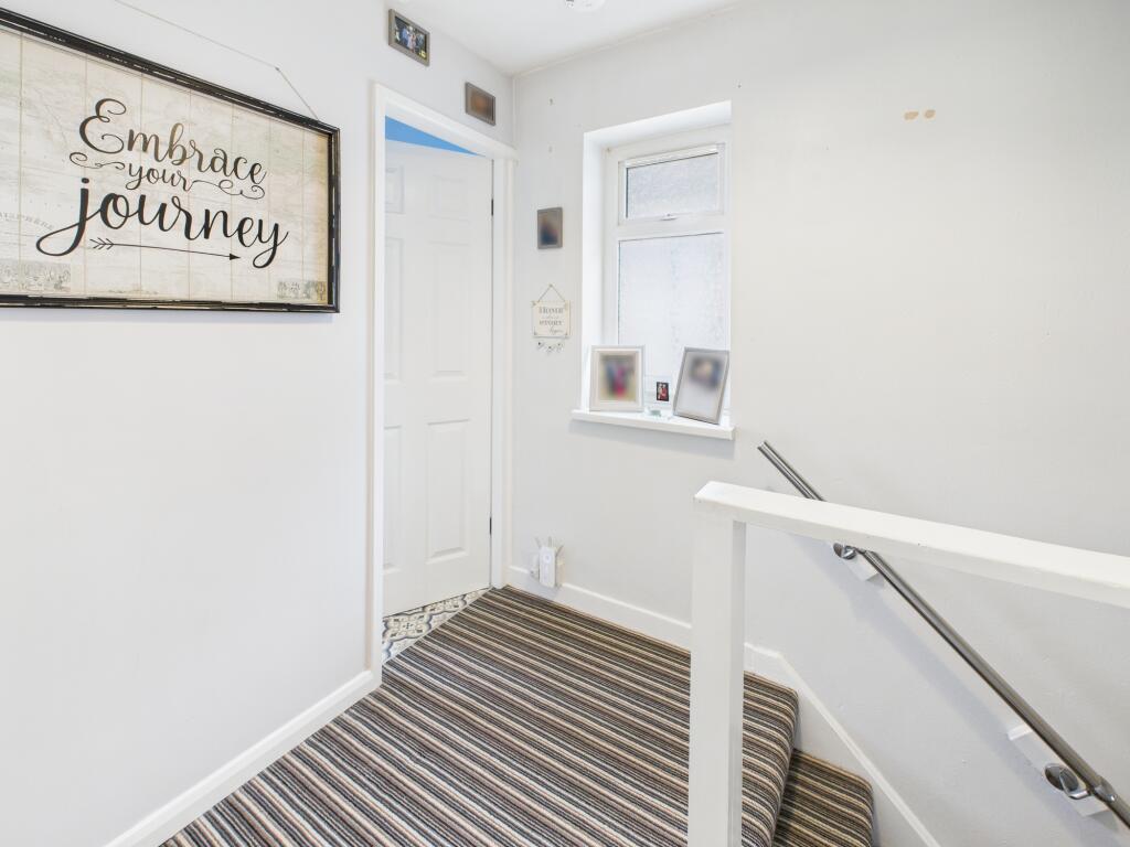 CAM02871G0-PR0623-STILL016