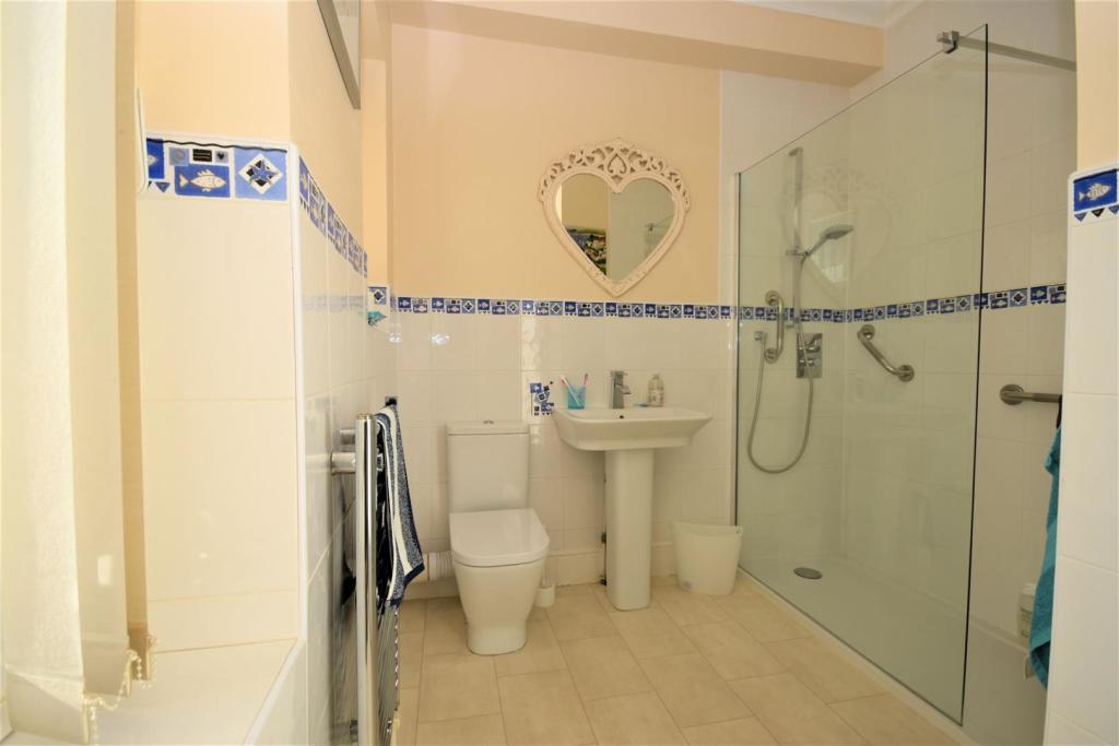 Shower Room.JPG