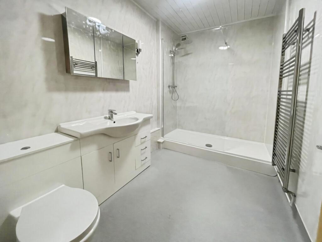 pbox-bathroom-344049.jpg
