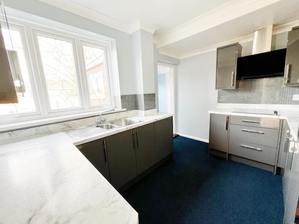 Kitchen pic 1.jpg