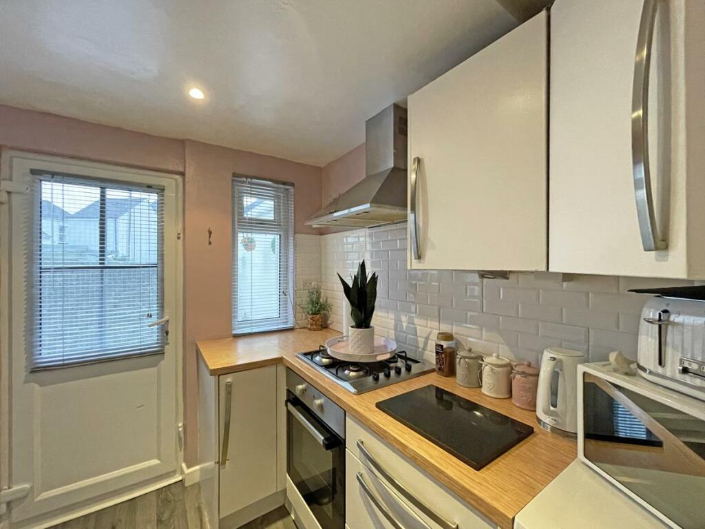 Maristow Avenue 46 Kitchen.......jpg