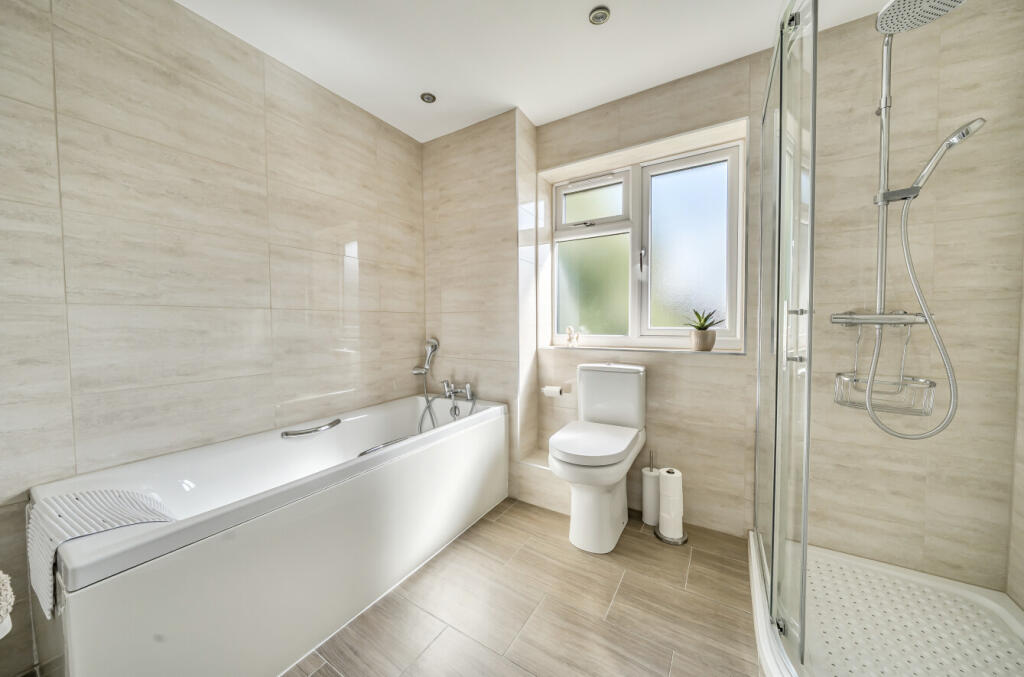 1353215-4-68c2e98...