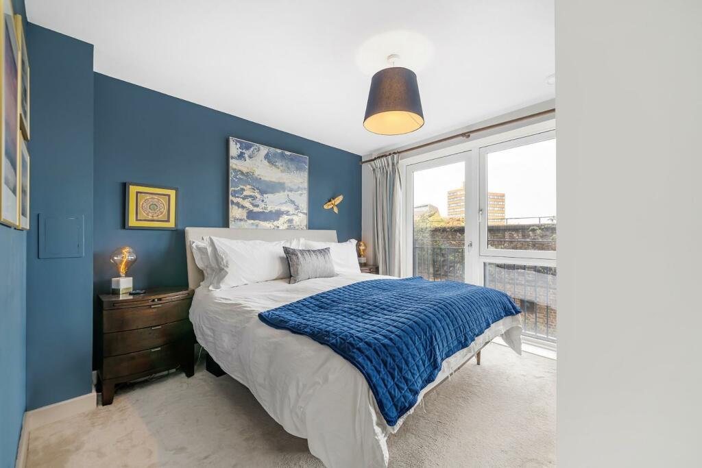 Bedroom (3).JPG