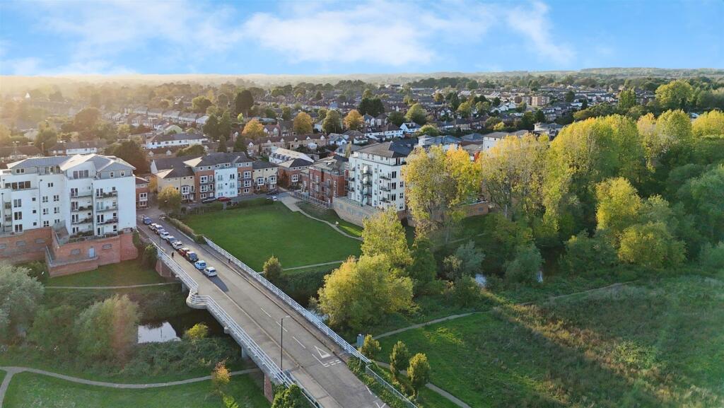 18dfa80c--458E-83D1-8CD5B2E84C25-53307-0000186F38C