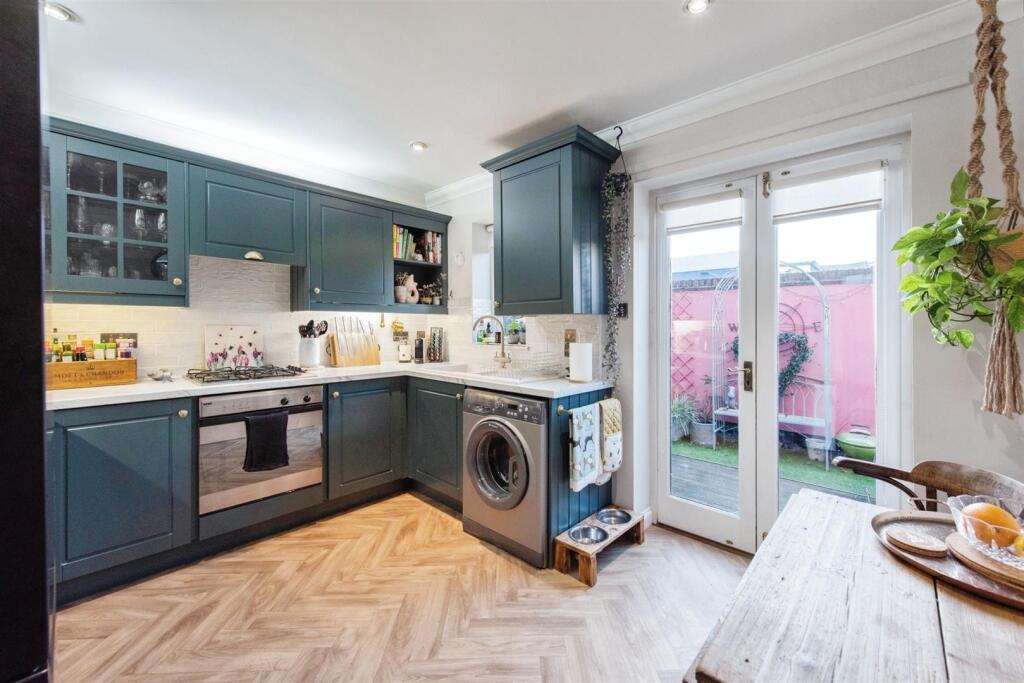 Serg 5 KitchenDiner.jpg