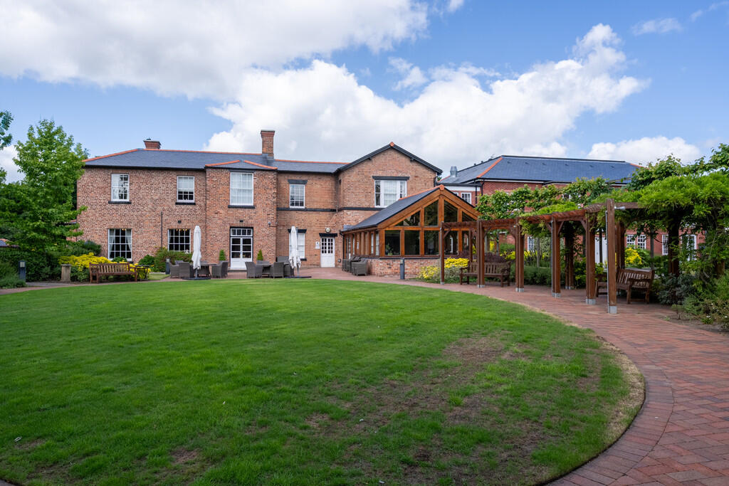 Apartment 22, Bou...