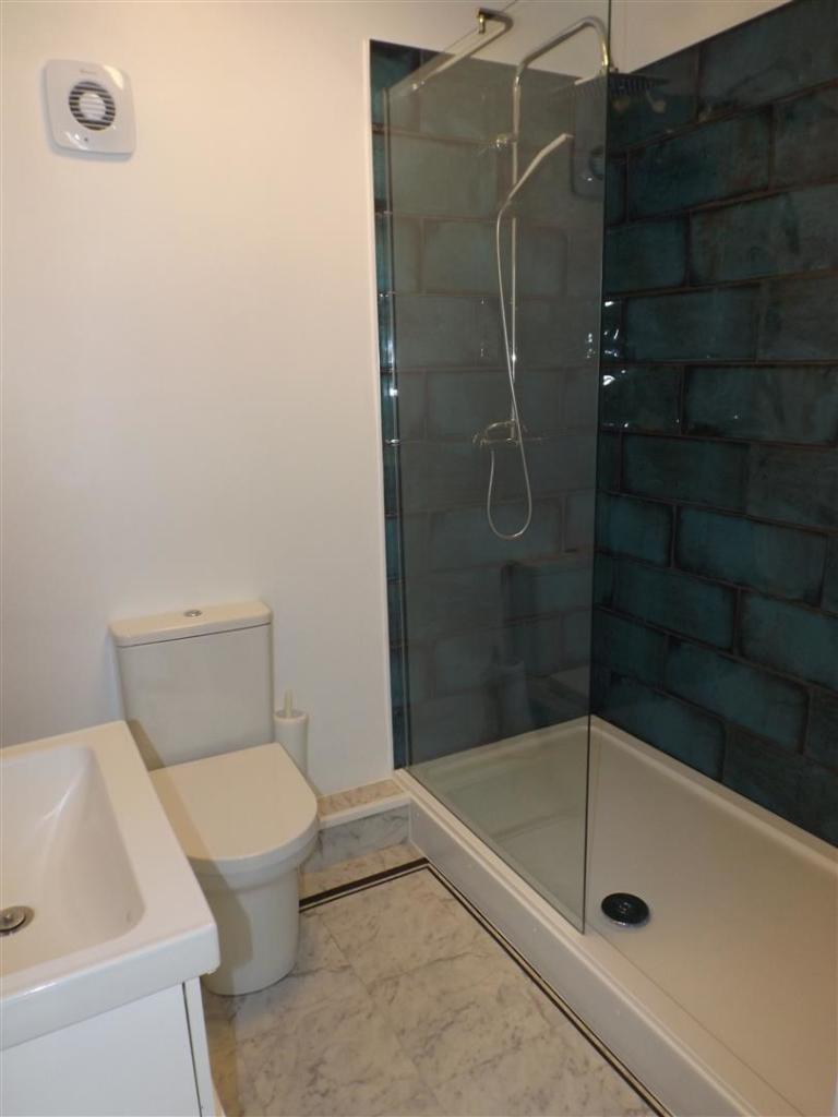 Bed 2 ensuite