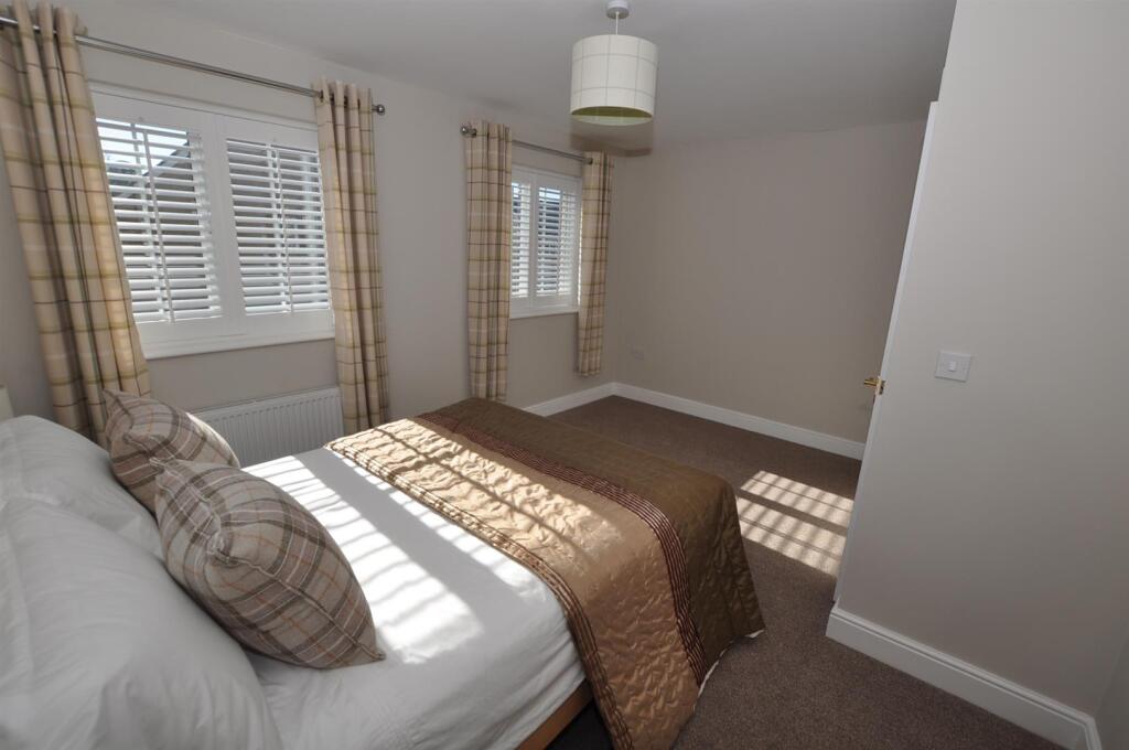 Front bedroom 2