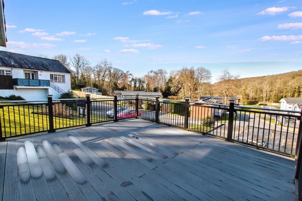 Decking to front