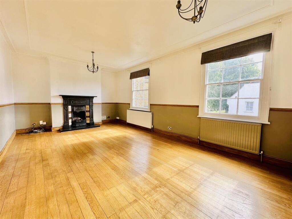 BEDROOM/RECEPTION ROOM