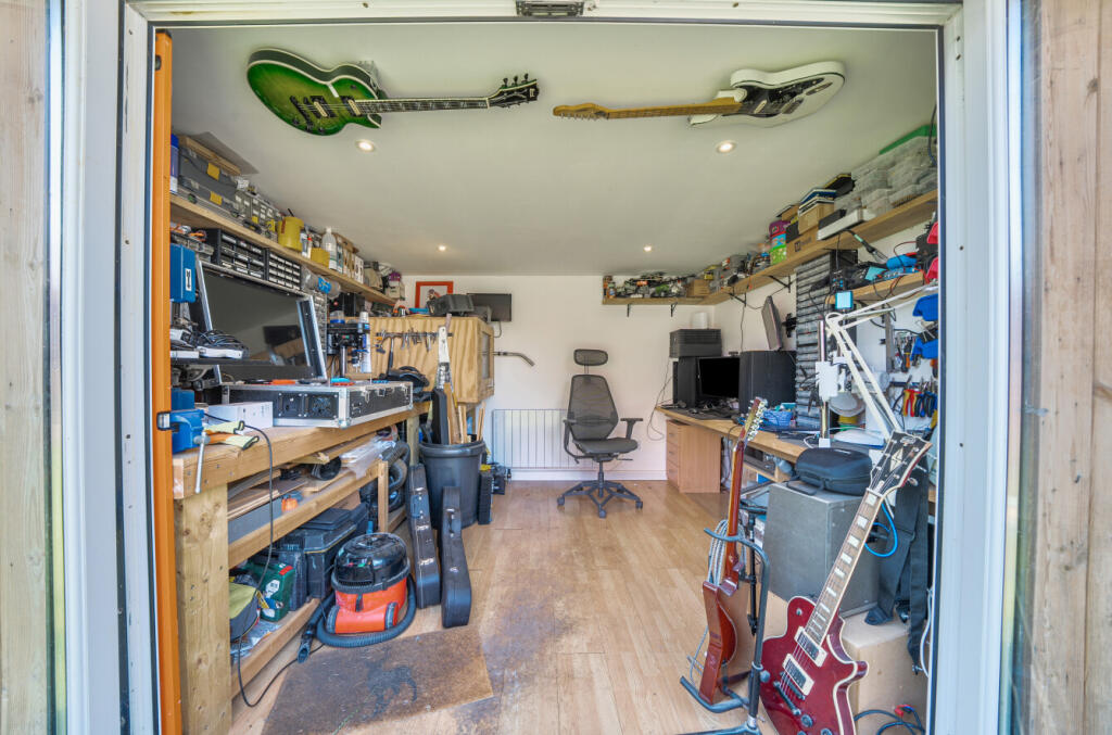 1311258106853126323d89