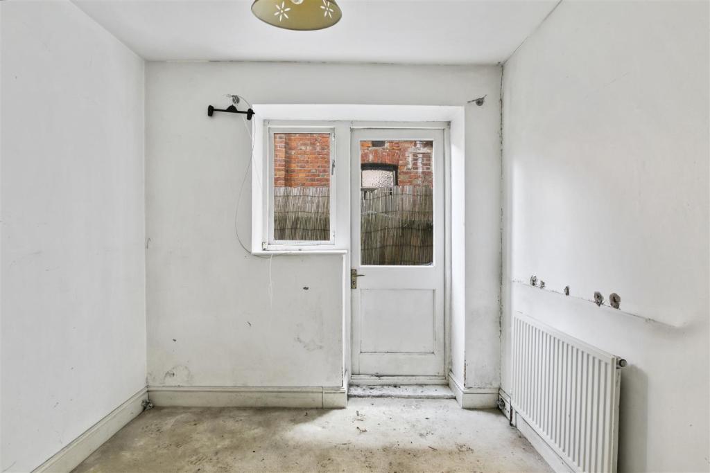 b19690ba-41d2-4b4a-a95e-a39a716e96c7LEWT - GFF 6a 