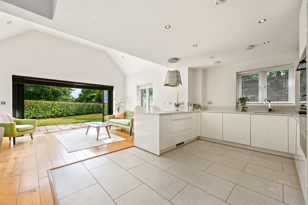 Kitchen to Lounge.jpg