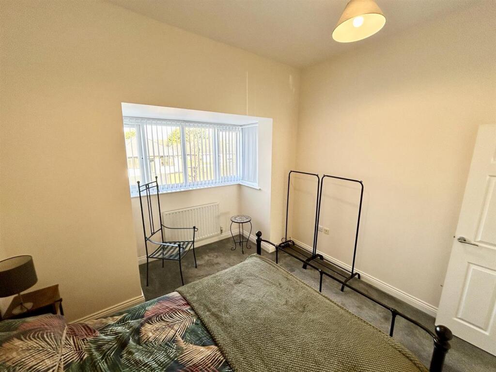 harvington mews bedroom..jpg