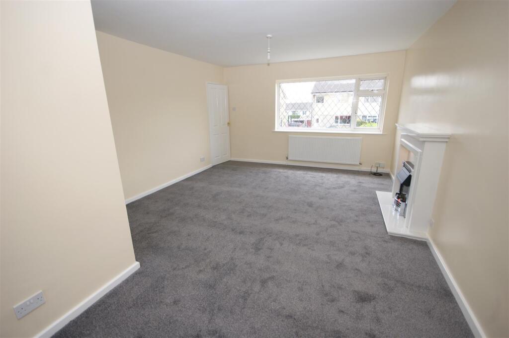 Living room 2.jpg