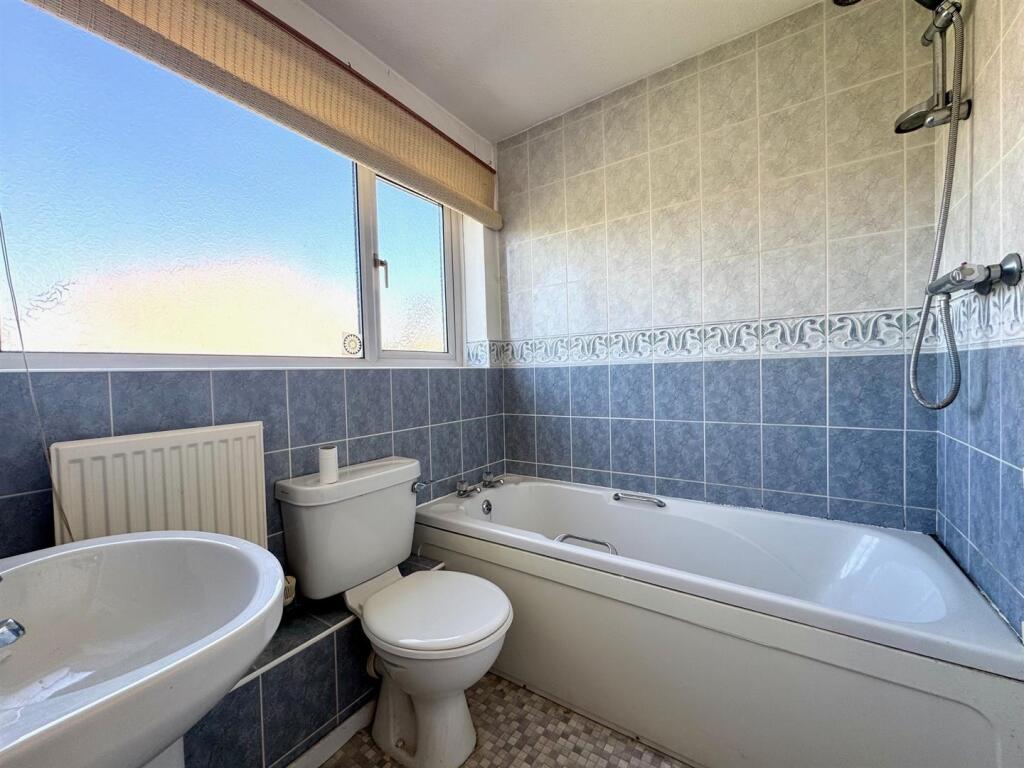 FAMILY BATHROOM