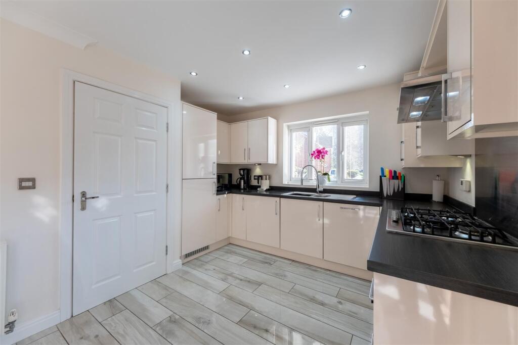 27 Shakerley Close-003.jpg