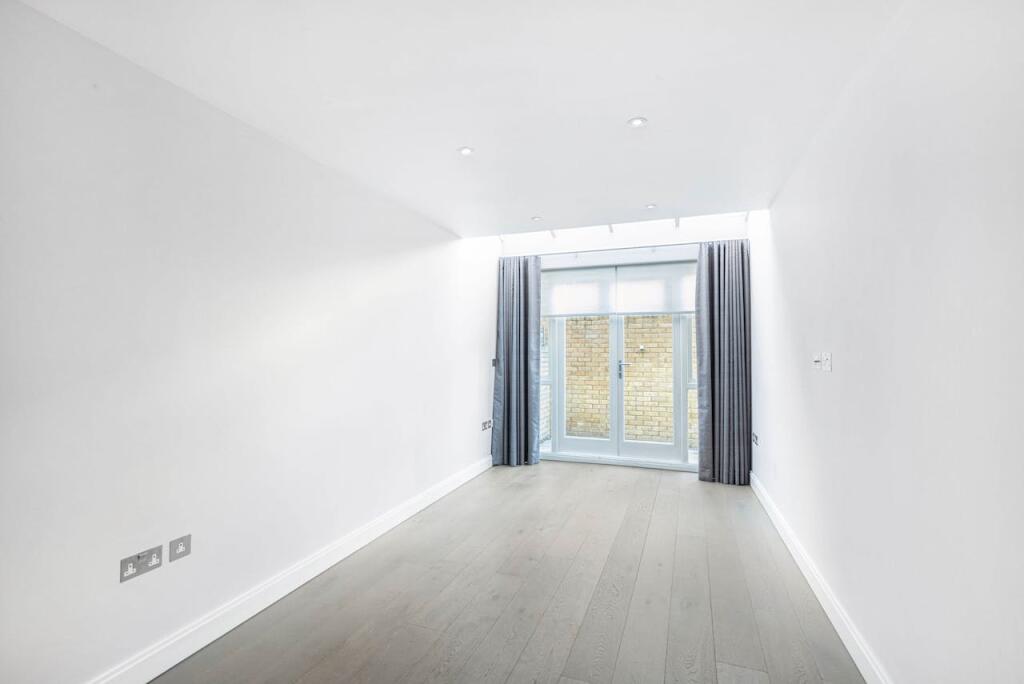 31838_daniel_watney___flat_2_288_290_fulham_rd__