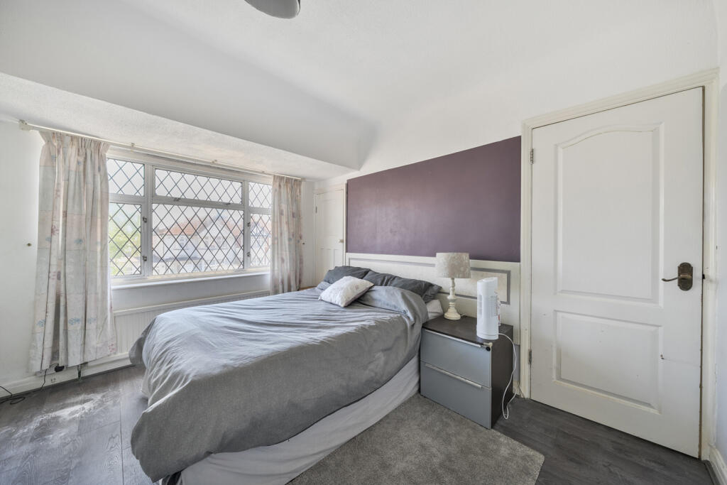 1319852-17-6870f3...