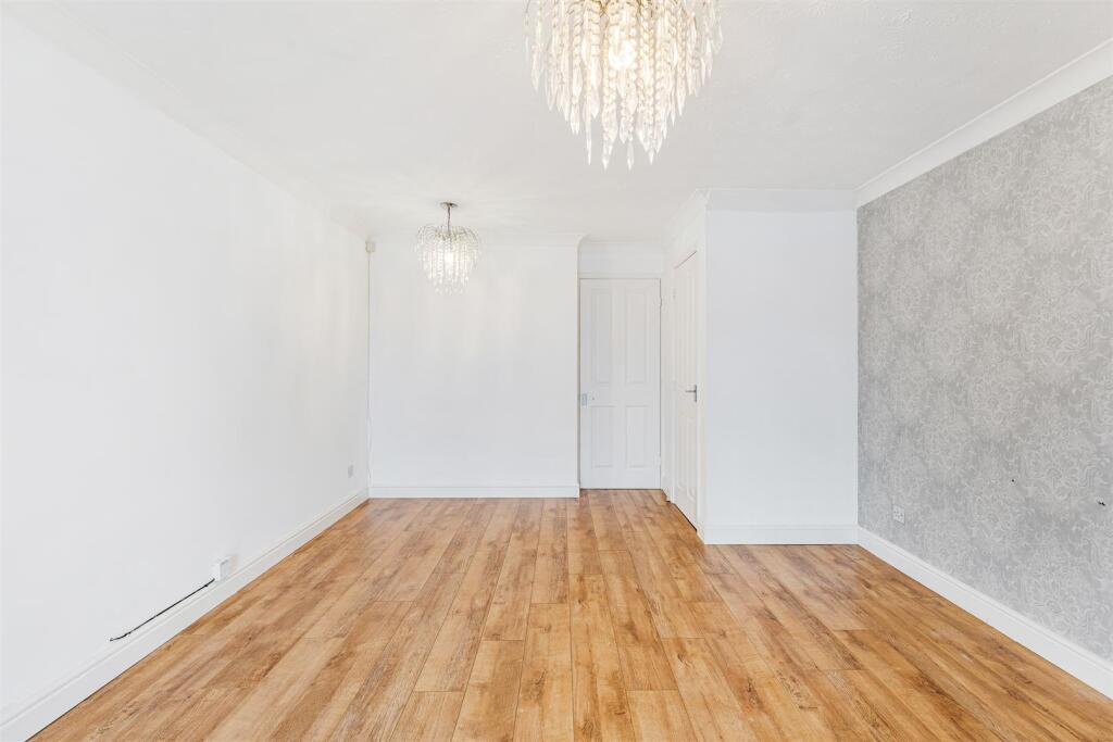 59 Manorwood lounge 2.jpg