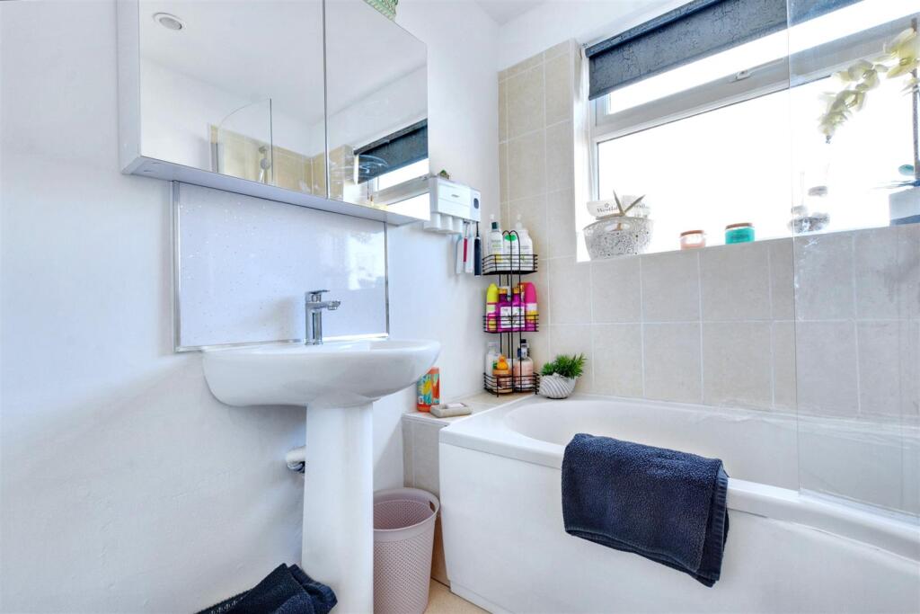 Bathroom_2.jpeg