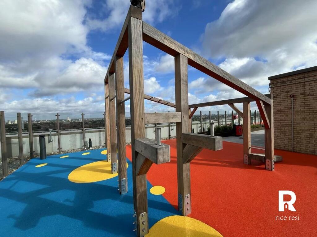 Eden House - Roof Top Running Track