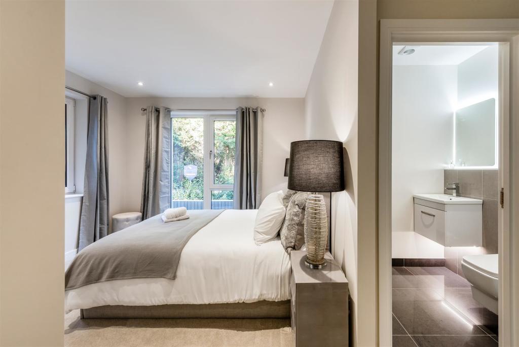 Tekels Park Show Flat PH13.jpg
