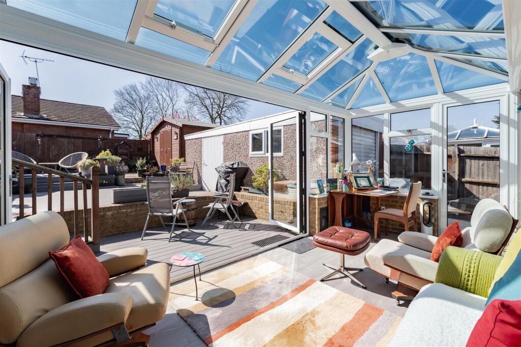 2 Selbourne Close-HR8.jpg