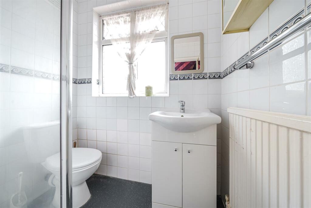 Shower Room.JPG