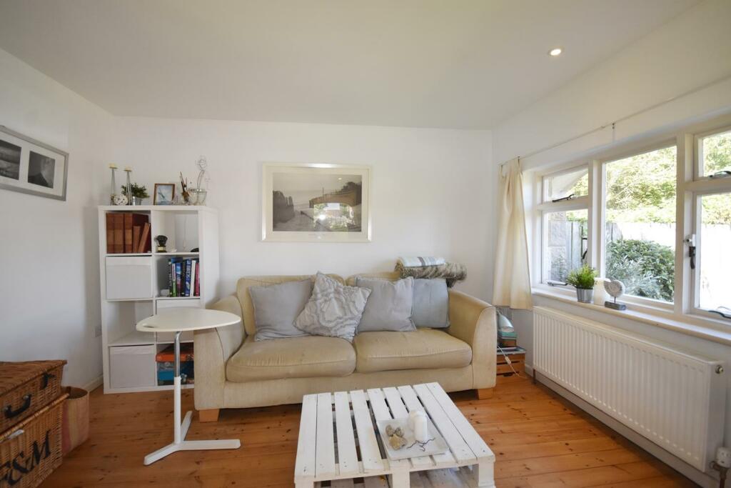 SITTING ROOM..JPG