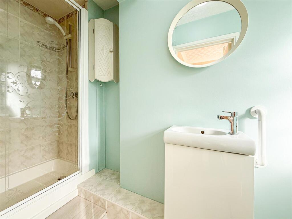cloak room/shower