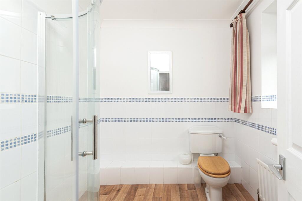En Suite Shower Rm