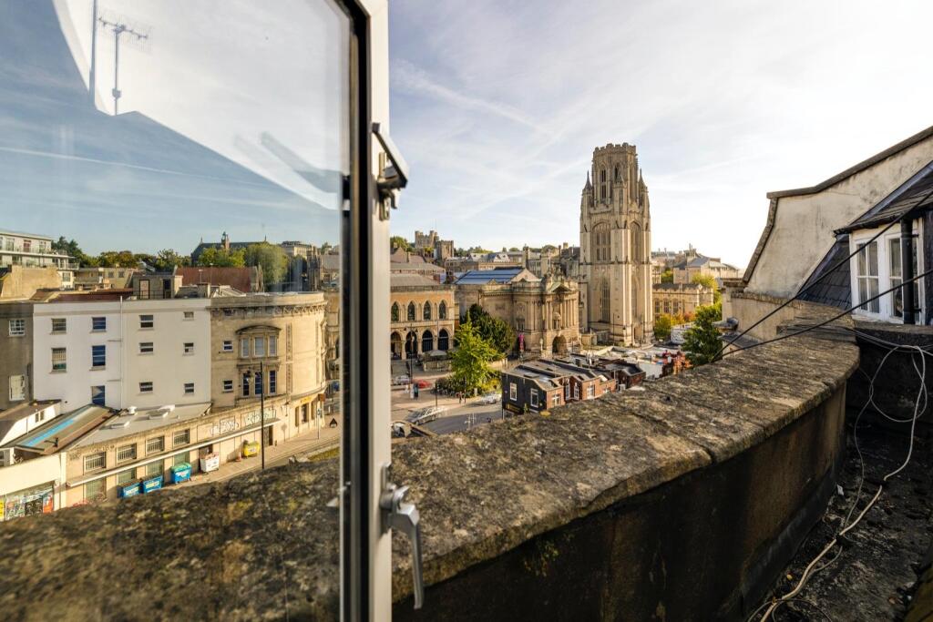 5 Berkeley Crescent 5.jpg