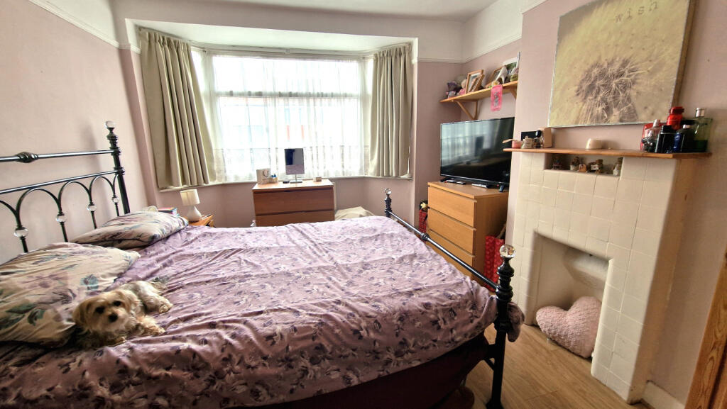 FRONT BEDROOM