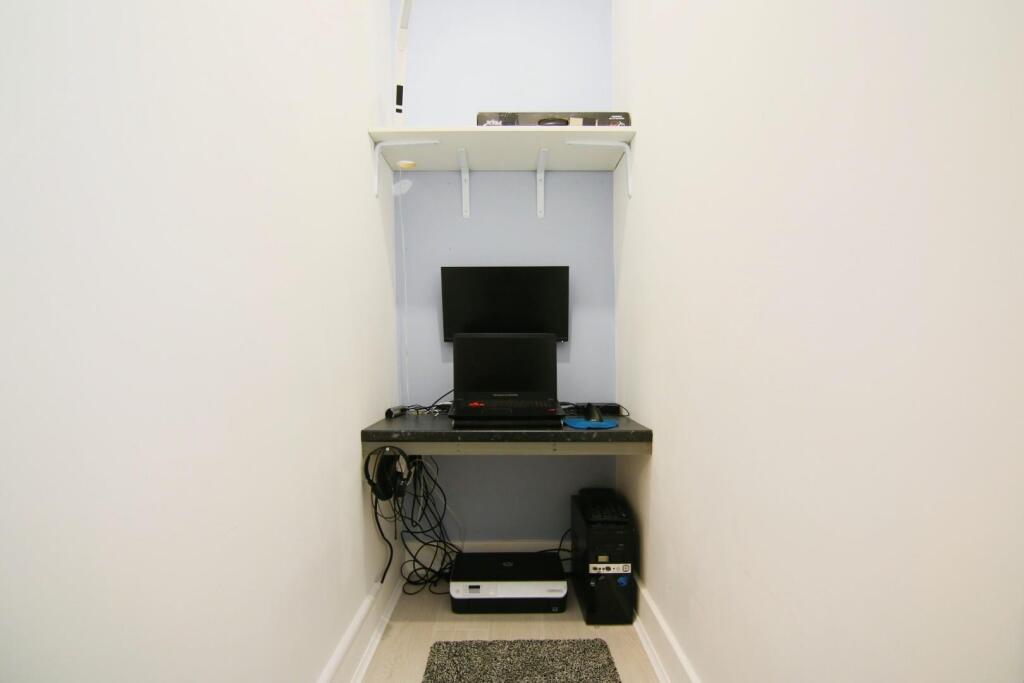 OCCASIONAL OFFICE SPACE