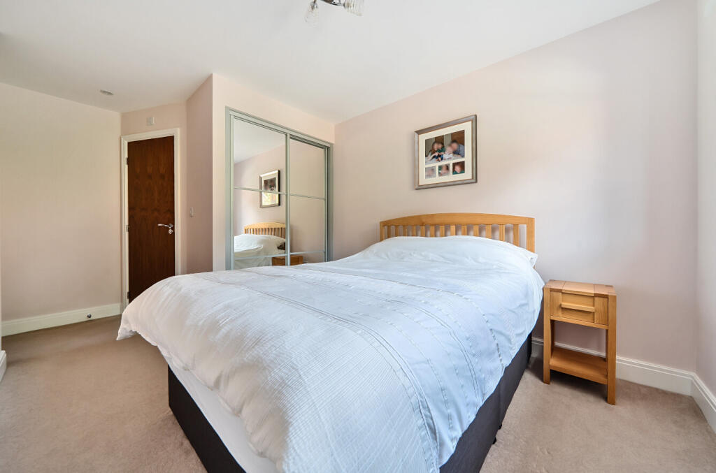 1298488-16-683738...