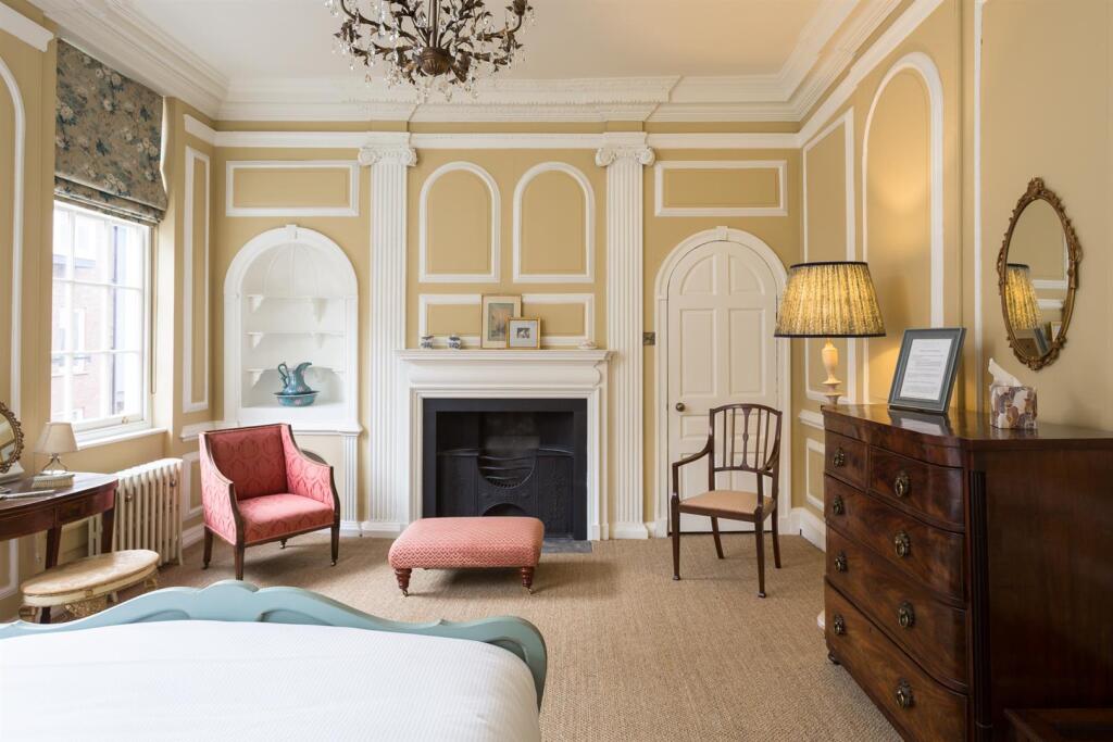 Bedroom 1/Drawing room