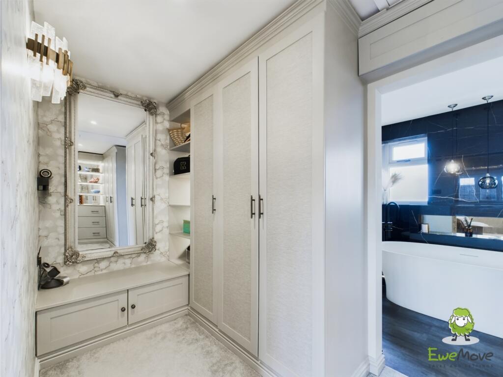 CAM03778G0-PR0171-STILL052