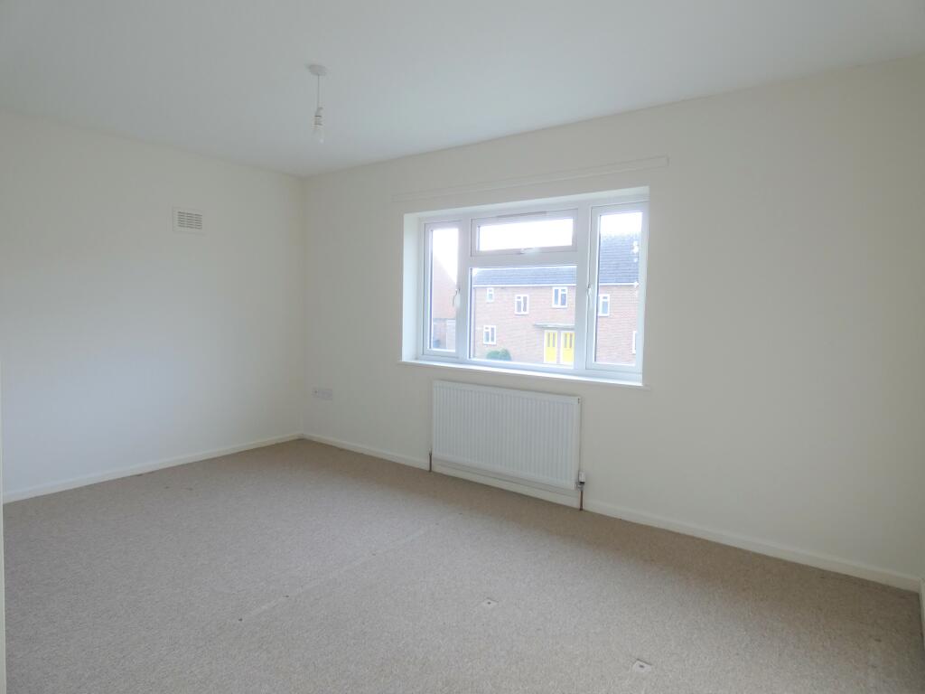 Pic 6 Bedroom One.JPG