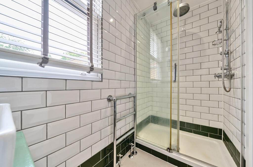 1294097-9-682f32f...