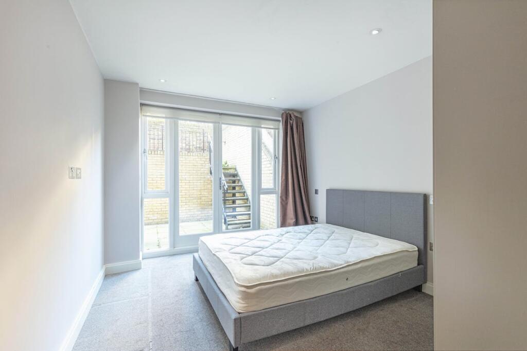 31838_daniel_watney___flat_2_288_290_fulham_rd__