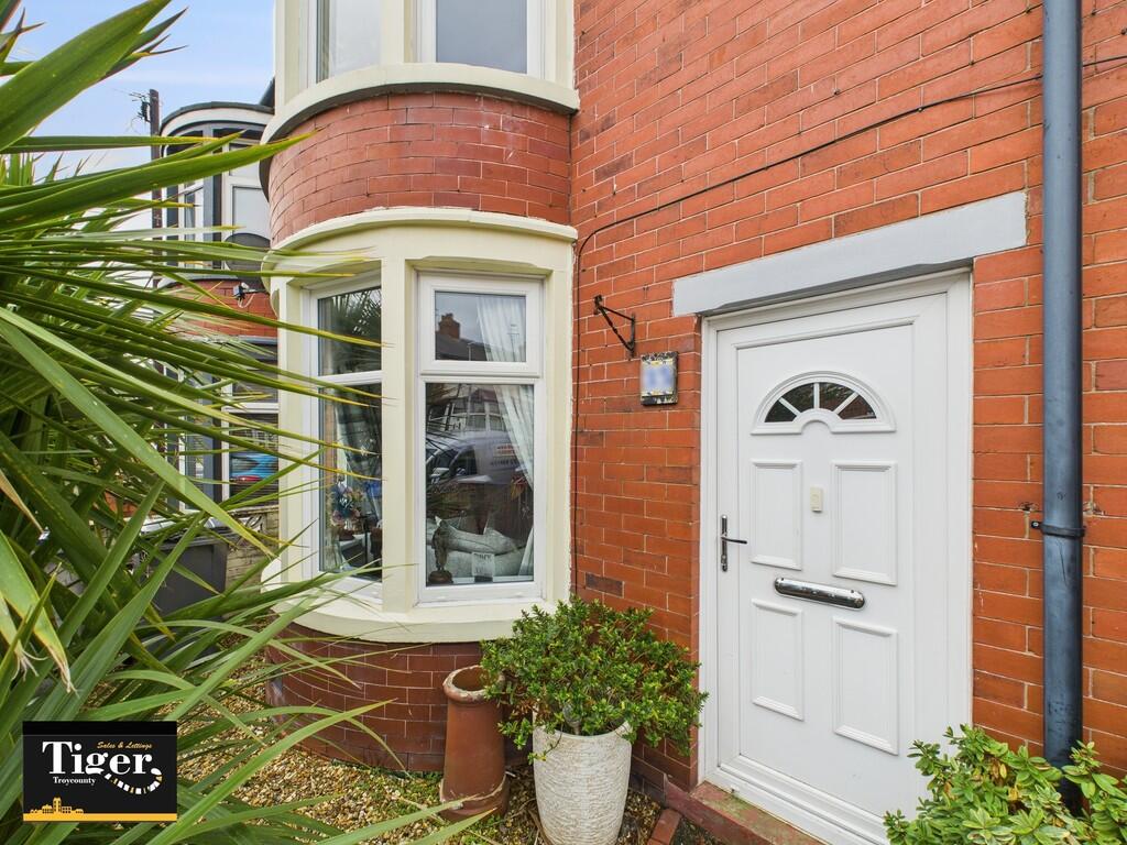 CAM02176G0-PR0553...