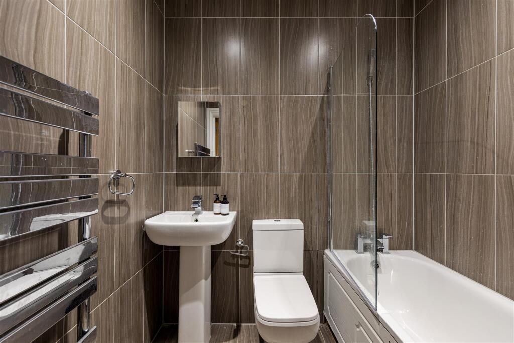 Orchard House, E18