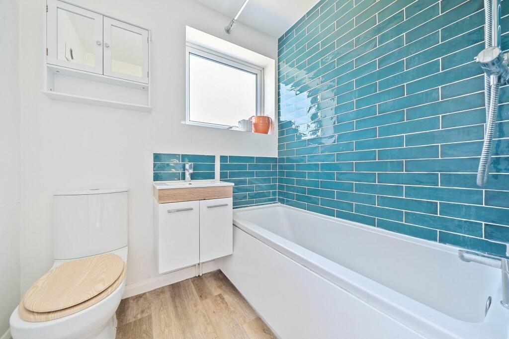 Family Bathroom (1)