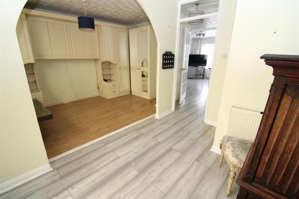 bedroom-dressing room.JPG