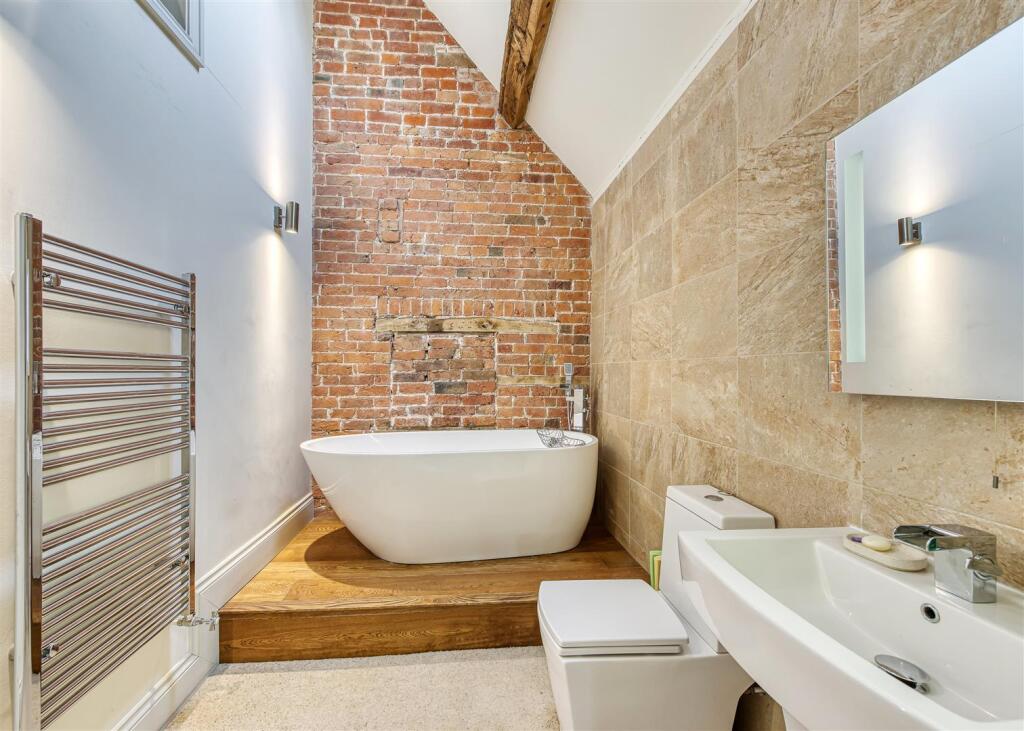 Stockton House-bed1 ensuite.jpg